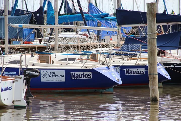 A Escola De Vela Minuano Aplicou Adesivo Plotagem Nos Cascos Dos Seus Barcos Da ... 1
