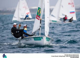 As duplas da 470 e Nacra17 do Veleiros do Sul tiveram bom começo na disputa do T… As duplas da 470 e Nacra17 do Veleiros do Sul tiveram bom começo na disputa do T...