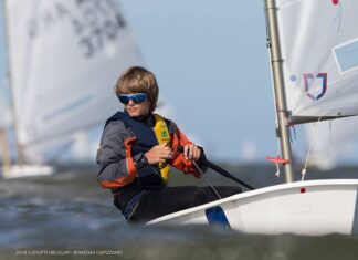 Sul-americano de Optimist completou cinco regatas nesta quarta-feira em Montevid… Sul-americano de Optimist completou cinco regatas nesta quarta-feira em Montevid...