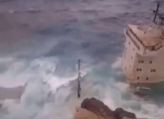 Watch this Aground Container Ship Watch this Aground Container Ship