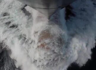 Bulbous Bow in Slow Motion | Beautiful Video Bulbous Bow in Slow Motion | Beautiful Video