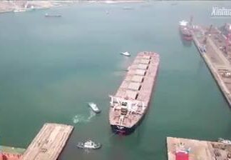 One of the Largest Bulk Carrier Uncdocks in China One of the Largest Bulk Carrier Uncdocks in China