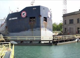 Passing from The Locks | Canada Passing from The Locks | Canada