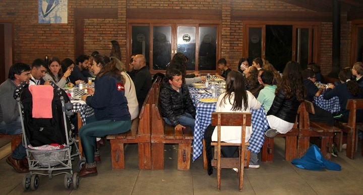 A Escola De Vela Minuano Realizou No Sábado (30), Noite Dos Queijos E Vinhos, Um... 1