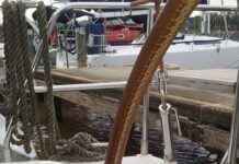 Trabalho artesanal na roda do leme, pelo Cmte Dieter Brack “Arachane”...