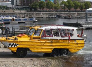 Acidente com barco turístico nos EUA deixa 17 mortos Acidente com barco turístico nos EUA deixa 17 mortos