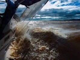 Orçando contra o Minuano no Rio Guaíba, Porto Alegre RS...