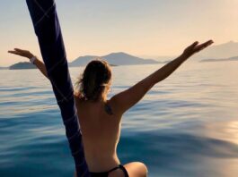 Qualquer outro lugar ao sol/Outro lugar ao sul/ Céu azul, Céu azul/ Onde haja só...