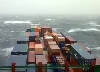 Ship Caught in Cyclone in Indian ocean Ship Caught in Cyclone in Indian ocean
