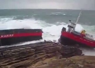 Ship Snip in to Half in bad weather ! Ship Snip in to Half in bad weather !