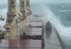 Assistir a Bulk carrier through the storm in South China sea