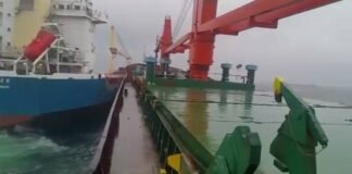 Assistir a General Cargo ships Collision due to Anchor Dragging in Rough Sea