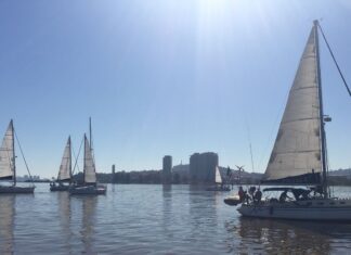Largada poa tapes com em torno de 40 barcos… Largada poa tapes com em torno de 40 barcos...