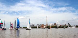 A primeira edição da Regata Almirante Tamandaré foi realizada neste domingo em c...