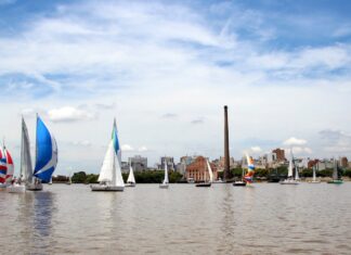 A primeira edição da Regata Almirante Tamandaré foi realizada neste domingo em c… A primeira edição da Regata Almirante Tamandaré foi realizada neste domingo em c...