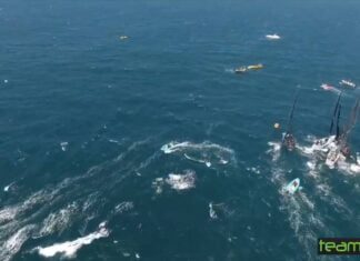 Assistir a Bumper cars at the top mark on 20 knots Assistir a Bumper cars at the top mark on 20 knots