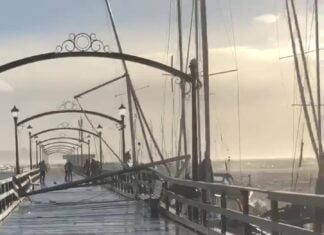 Assistir a Stormy Sea | White Rock Assistir a Stormy Sea | White Rock