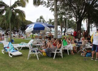 Sunset dos 84 anos foi mesmo num astral alegre de Garden Party no final de tarde… Sunset dos 84 anos foi mesmo num astral alegre de Garden Party no final de tarde...
