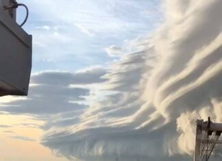 Assistir a The Magical Clouds