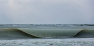 Frio intenso congela as ondas do mar nos EUA, criando um espetáculo nunca antes visto