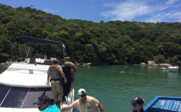 Polícia faz operação silêncio no Caixa D'aço, em Porto Belo, e apreende caixa de som