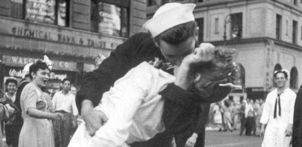 Morre Aos 95 Anos O Marinheiro Da Icônica Foto Do Beijo Após Fim Da 2ª Guerra 1