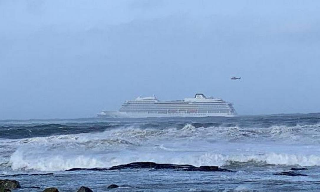 Cruzeiro Fica À Deriva No Mar Da Noruega E 1.300 Passageiros São Resgatados De Helicóptero 1