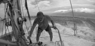 Tempestade na travessia entre Timor e Bali