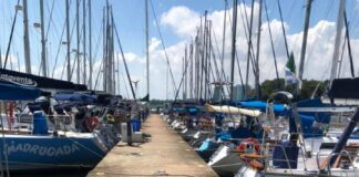 Velejar no Rio Guaíba a bordo do Canibal, do Cmte Andreas Bernauer, no início do...