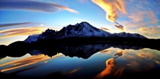 Lago dos Cisnes
 Glaciar Perito Moreno
 Patagonia Argentina
 Foto  Andre Issi
 M...
