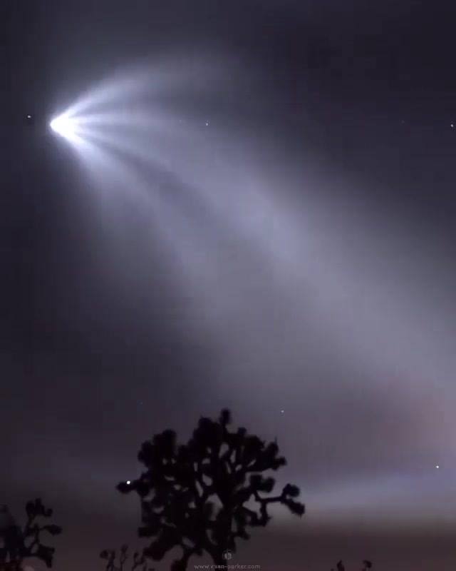 ¡Un Meteorito Entrando En La Atmósfera!
Um Meteoro A Entrar Na Atmosfera! 1 ¡Un Meteorito Entrando En La Atmósfera!
Um Meteoro A Entrar Na Atmosfera! 1