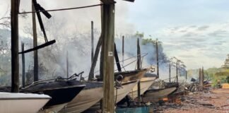 Imagens do incêndio na Marina da Conga. 
 Leia notícia e mais imagens mais abaix...