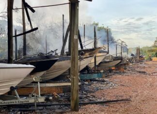 Imagens do incêndio na Marina da Conga. 
 Leia notícia e mais imagens mais abaix...