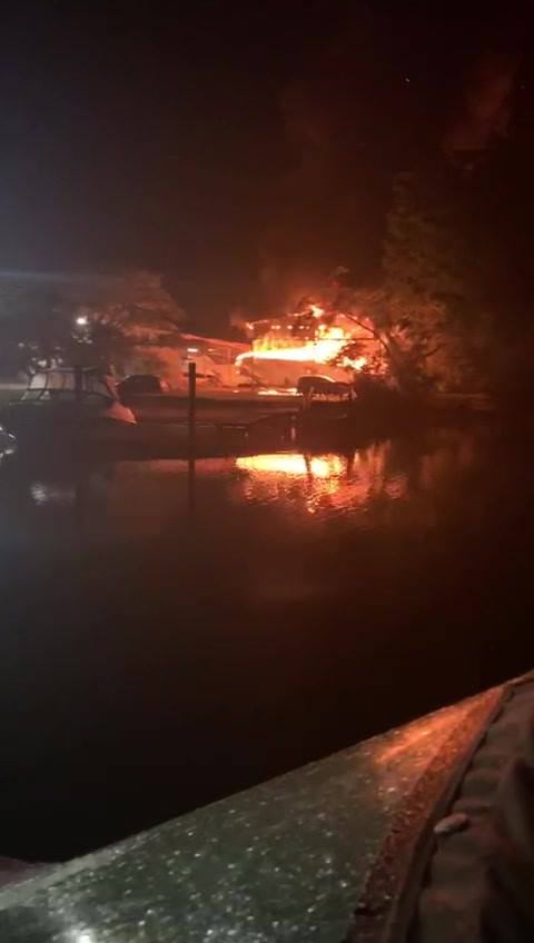 Mais Um Vídeo Sobre O Incêndio Na Marina Conga, Mostra O Prédio Do Restaurante E... 1