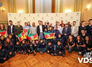 O #tbt de hoje é do dia que o Comodoro Cícero Hartmann e os integrantes da Vela … O #tbt de hoje é do dia que o Comodoro Cícero Hartmann e os integrantes da Vela ...