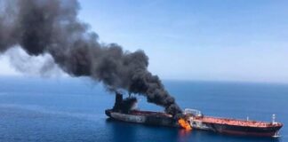 Para quem tem barco de aço...
 Navio petroleiro incendiado por detonação de mina...