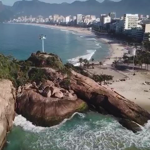 Praia Do Arpoador Rj Observe As Companhias Por Perto... 1