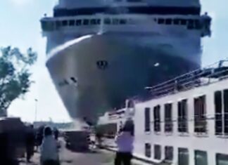 URGENTE: MSC Opera perde o controle, atinge barco com turistas e se choca com doca na Itália URGENTE: MSC Opera perde o controle, atinge barco com turistas e se choca com doca na Itália