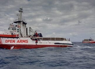 Multas de hasta un millón de euros a ONG que salven vidas sin permiso en el Mediterráneo Multas de hasta un millón de euros a ONG que salven vidas sin permiso en el Mediterráneo