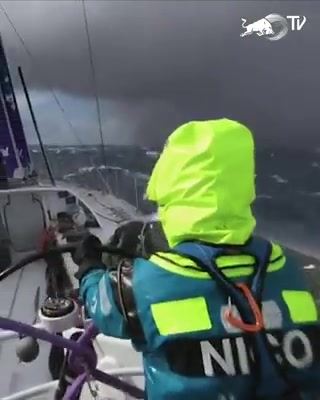 Velejar Não É Isso! Imagens Do Veleiro Da Equipe Brunel Em Uma Das Mais Disputa... 1