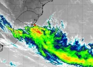 SC tem alerta para temporais com ventos acima de 60 km/h, granizo e raios SC tem alerta para temporais com ventos acima de 60 km/h, granizo e raios