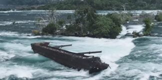 Barco preso nas Cataratas do Niágara se move depois de um século