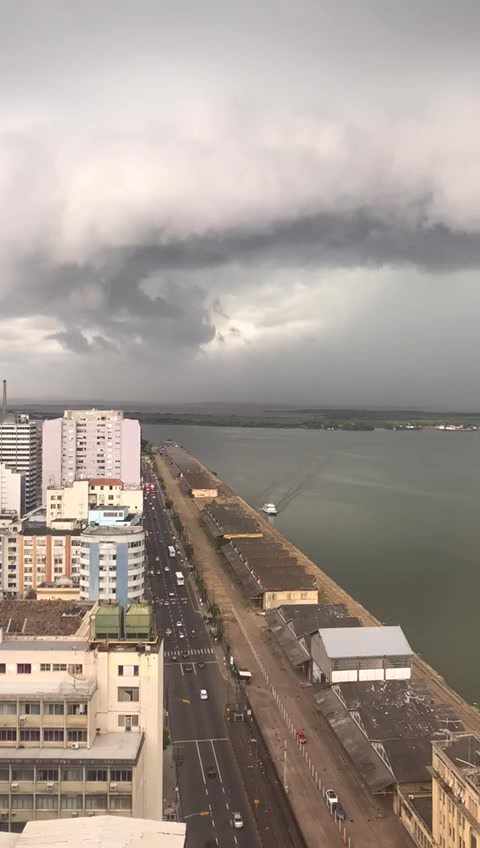 Chegada Do Temporal Em Porto Alegre Hoje A Tarde @52Kt Sobre O Rio Guaíba 1