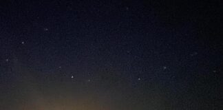 Praia do Difini, Rio Guaíba, Porto Alegre, tem 20 veleiros fundeados no pernoite...