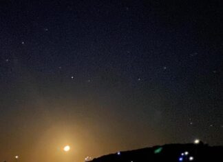 Praia do Difini, Rio Guaíba, Porto Alegre, tem 20 veleiros fundeados no pernoite… Praia do Difini, Rio Guaíba, Porto Alegre, tem 20 veleiros fundeados no pernoite...
