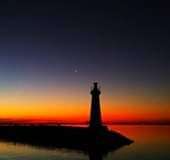 A imagem pode conter: céu, oceano, crepúsculo, atividades ao ar livre, água e natureza