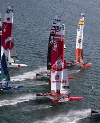 Considerada a Fórmula 1 dos mares, a SailGP é uma regata anual exclusiva para ca… Considerada a Fórmula 1 dos mares, a SailGP é uma regata anual exclusiva para ca...