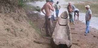Canoa indígena construída em 1610 é encontrada em Minas Gerais