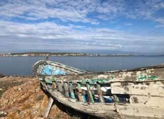 barco de pesca aband...