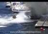 Jet ski extinguishes boat fire / Moto de água apaga incendio em barco / Feu de bateau